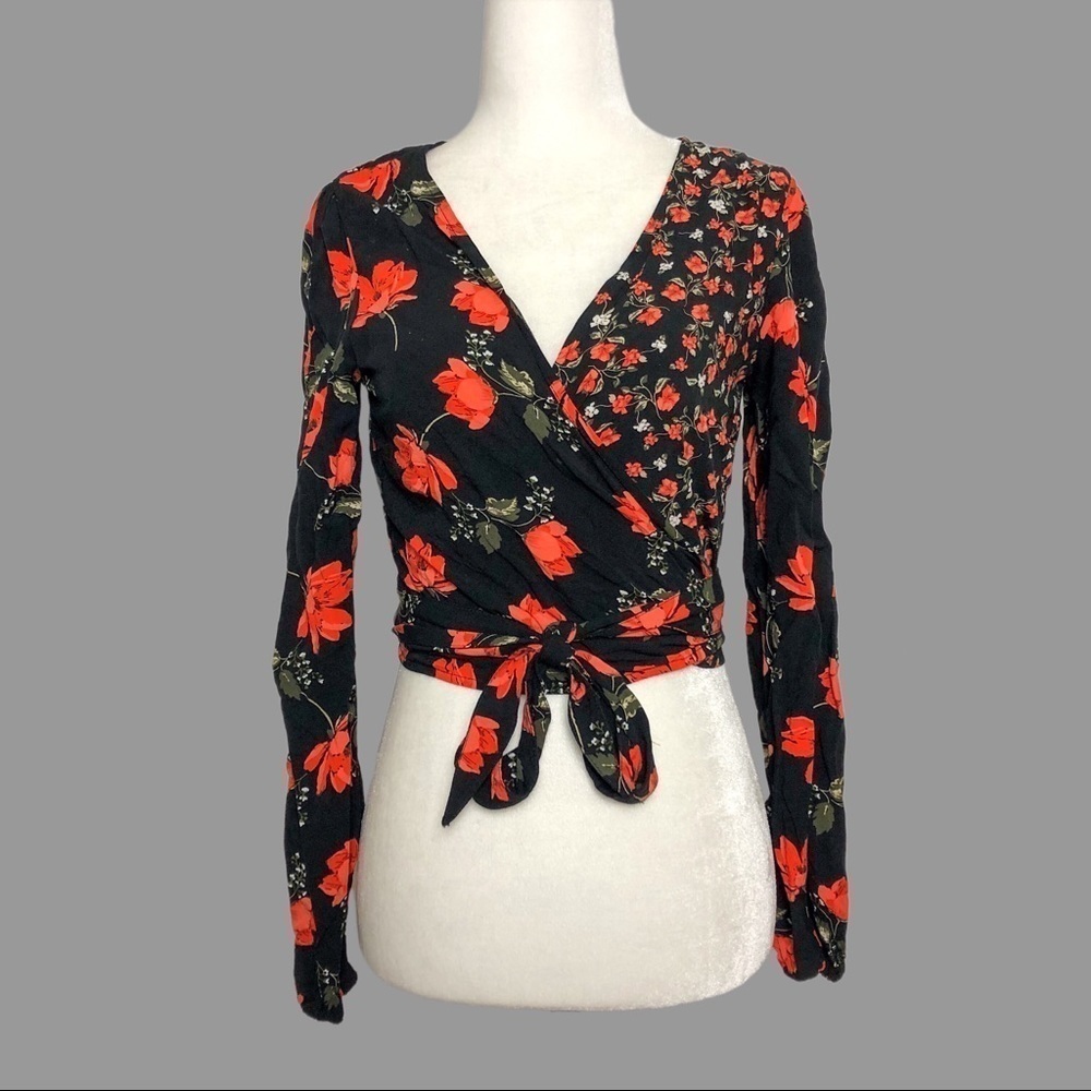 💜 M 💜 Cropped Wrap Top Flattering Floral Tie Closure Long Sleeves​